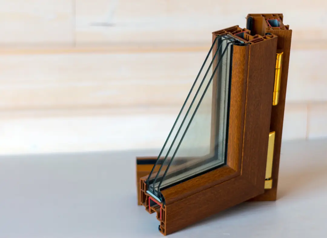 Installation de fenêtre en bois sur mesure Grasse